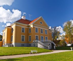 estonia-lahemaa-palmse-manor-outside_